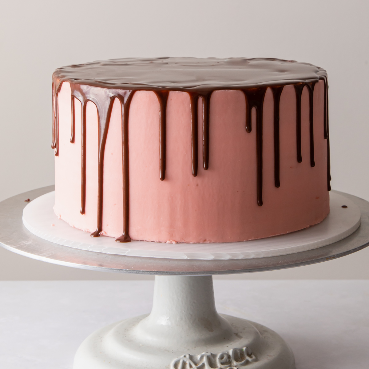 How to Make a Chocolate Drip Cake - Style Sweet
