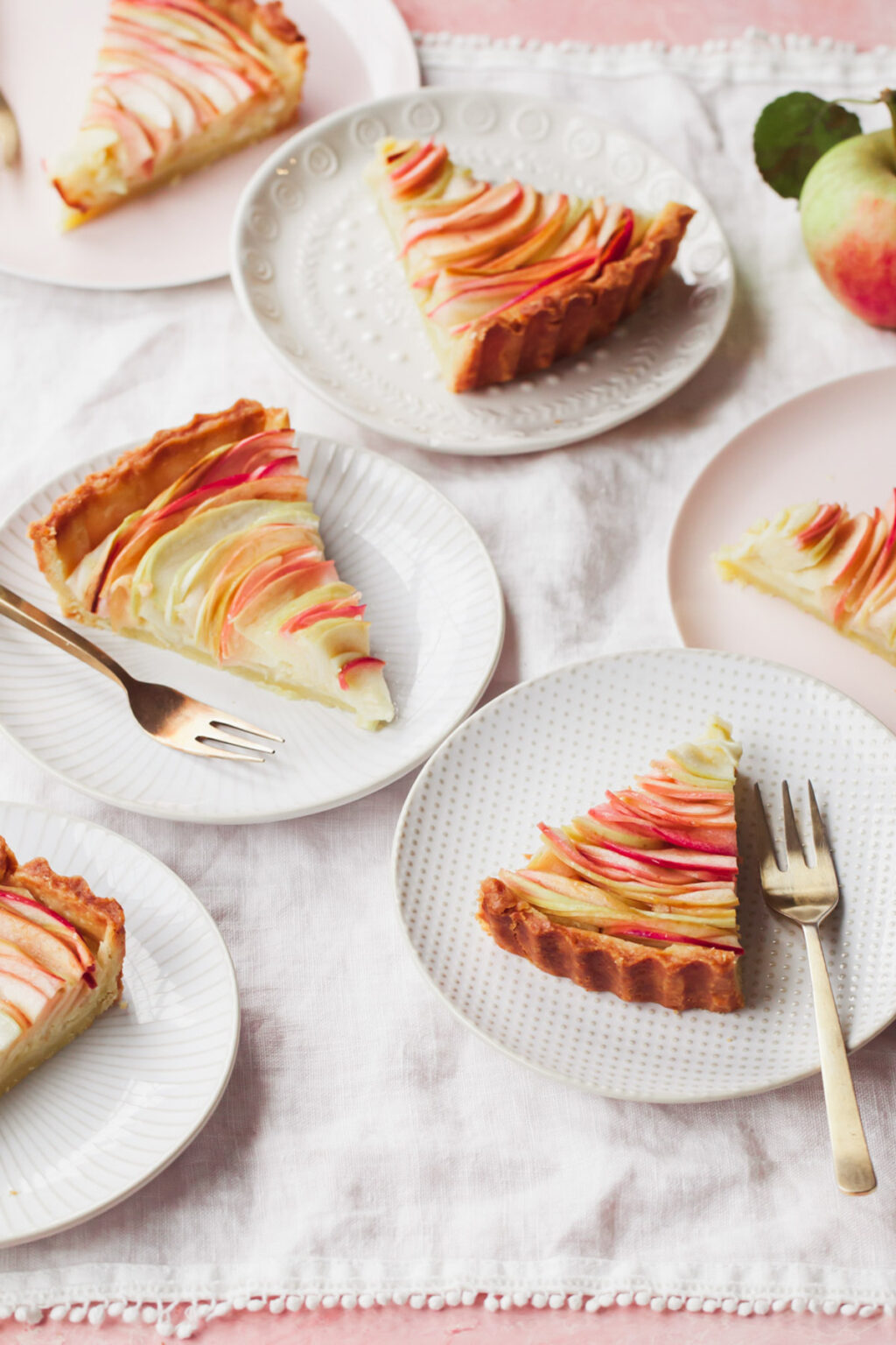 Apple Rose Tart - Style Sweet