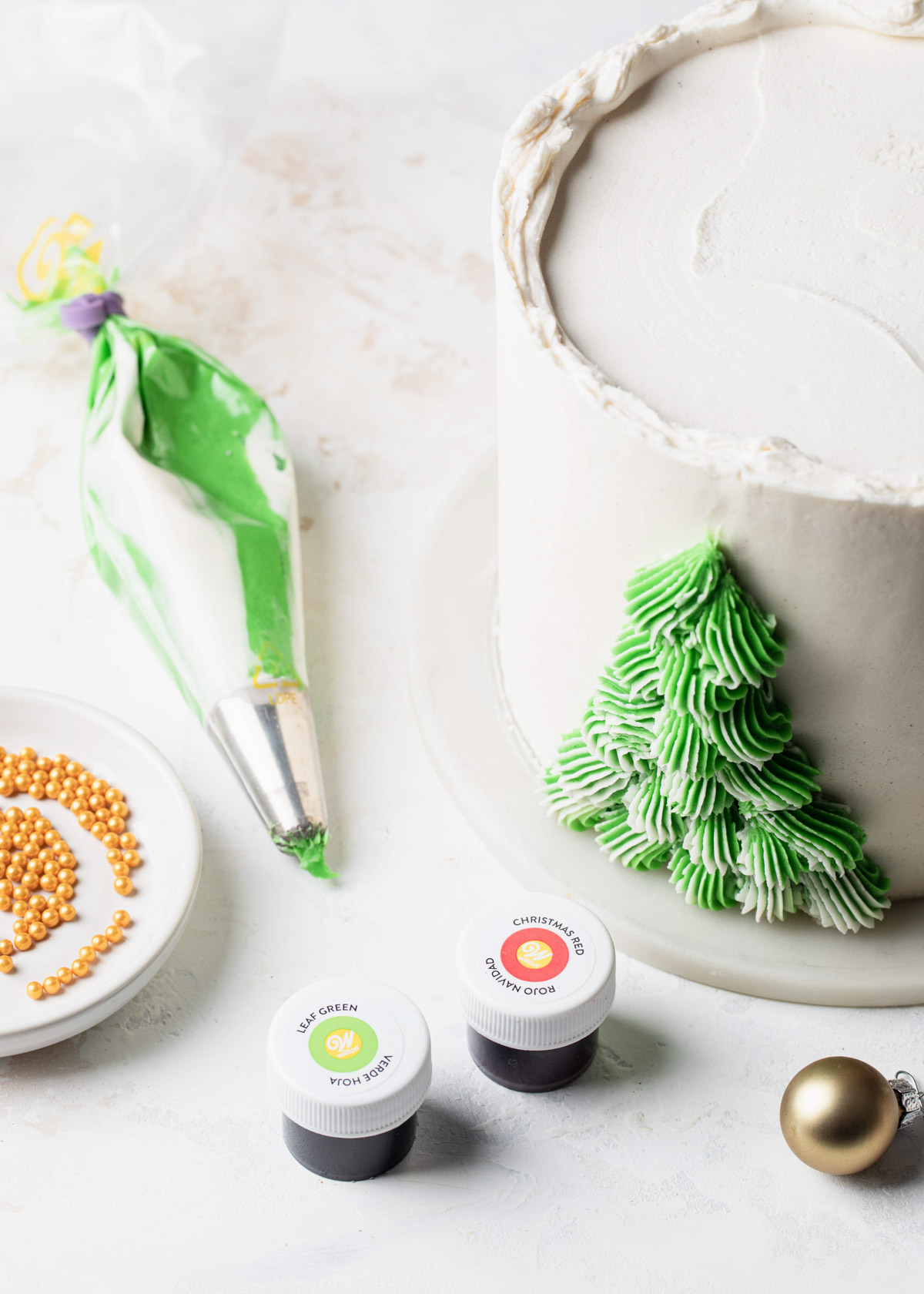 Making a Christmas tree cake with green piped buttercream