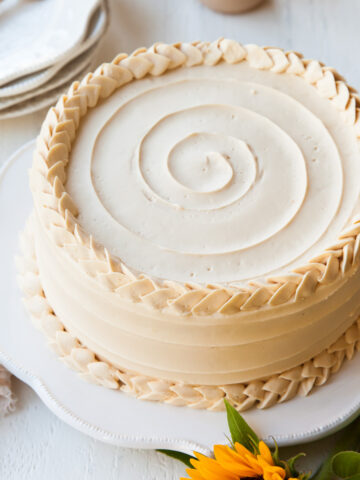 Pear cake with Dulce de Leche frosting