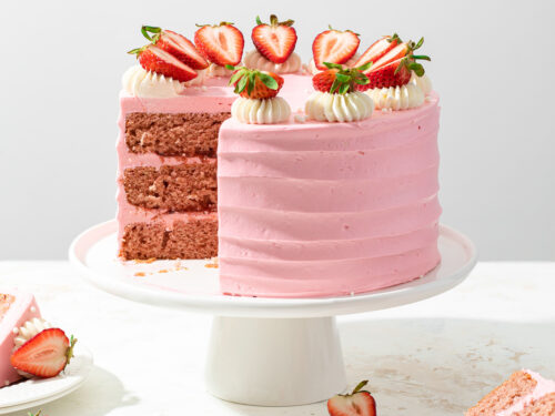 Strawberry Jello Poke Cake • Freutcake