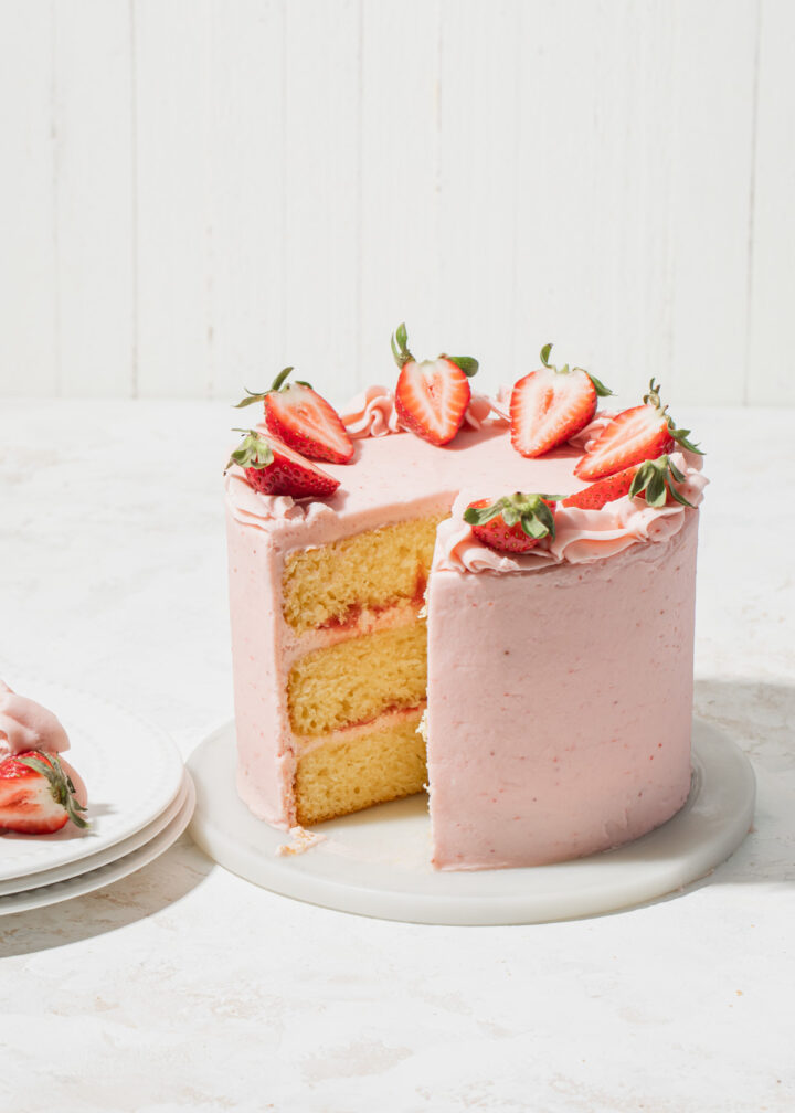 Vanilla Cake With Strawberry Filling Style Sweet